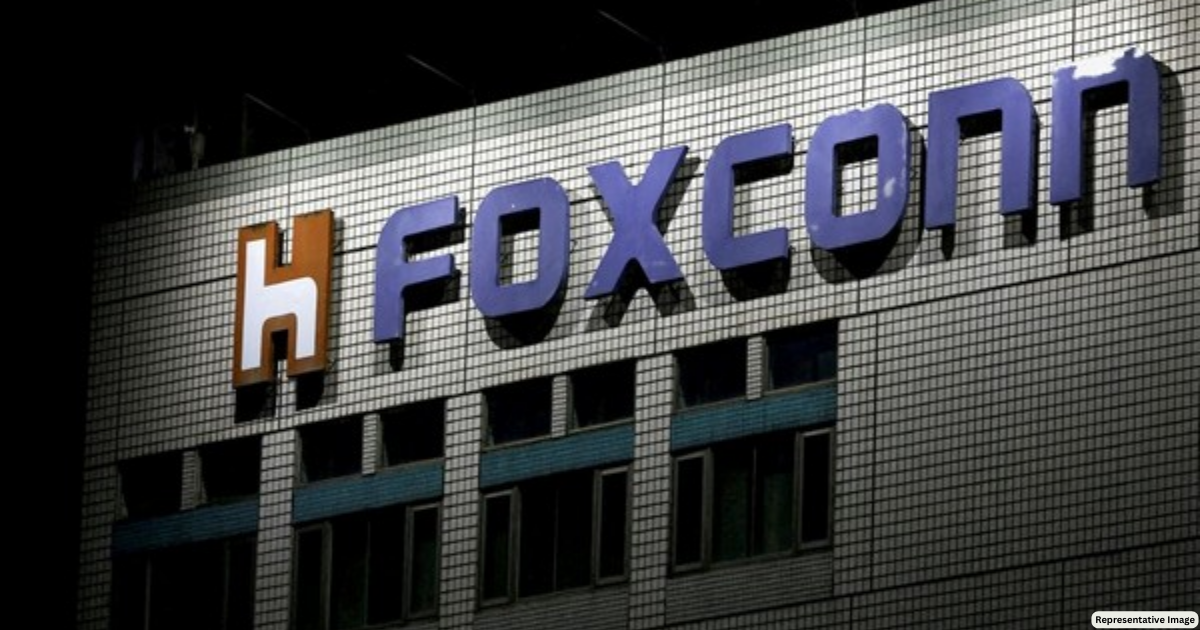 Taiwan to fine Apple supplier Foxconn for unauthorized investment from China